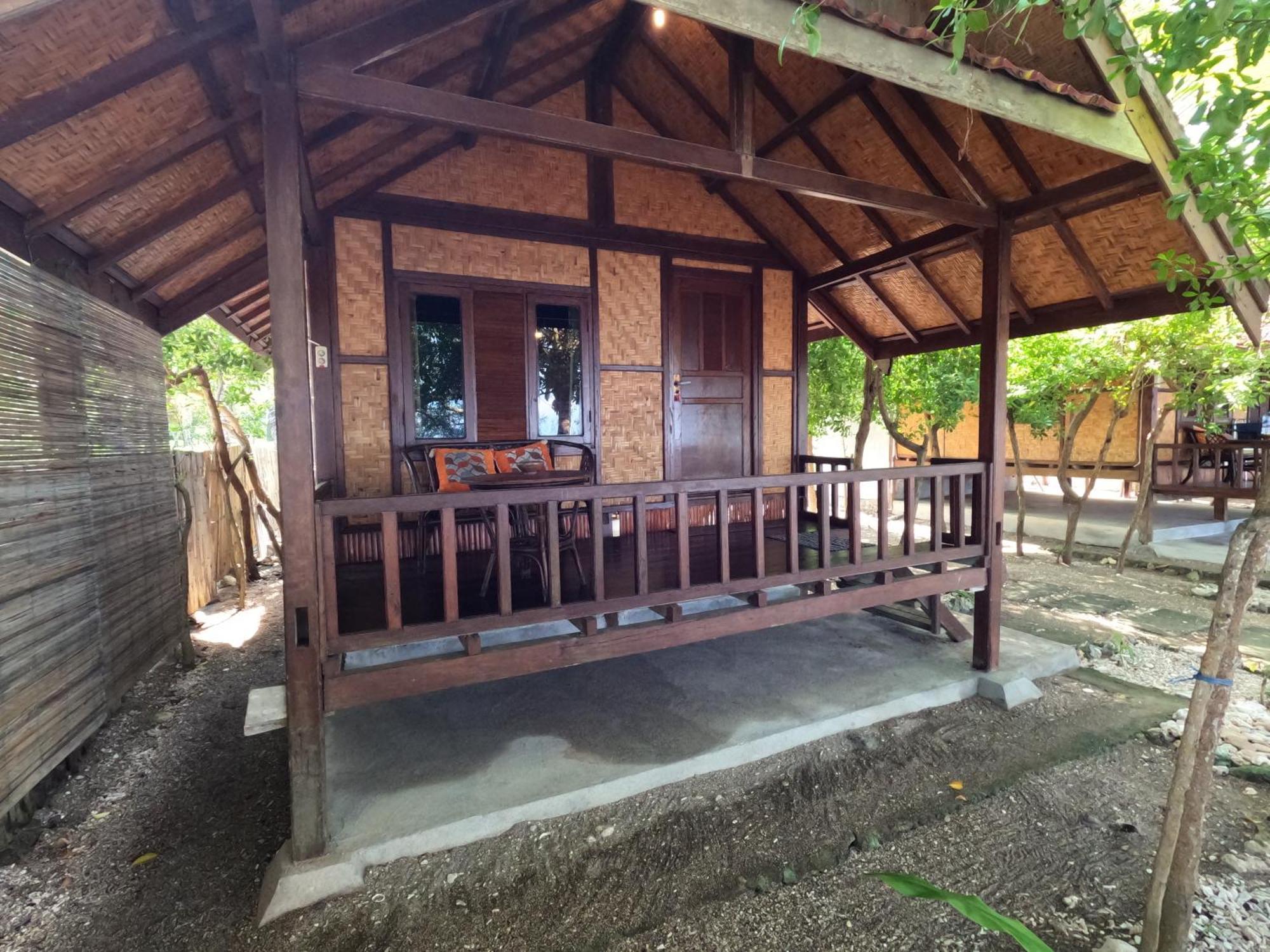Maryan Moyo Bungalows & Resto Moyo Island Екстериор снимка