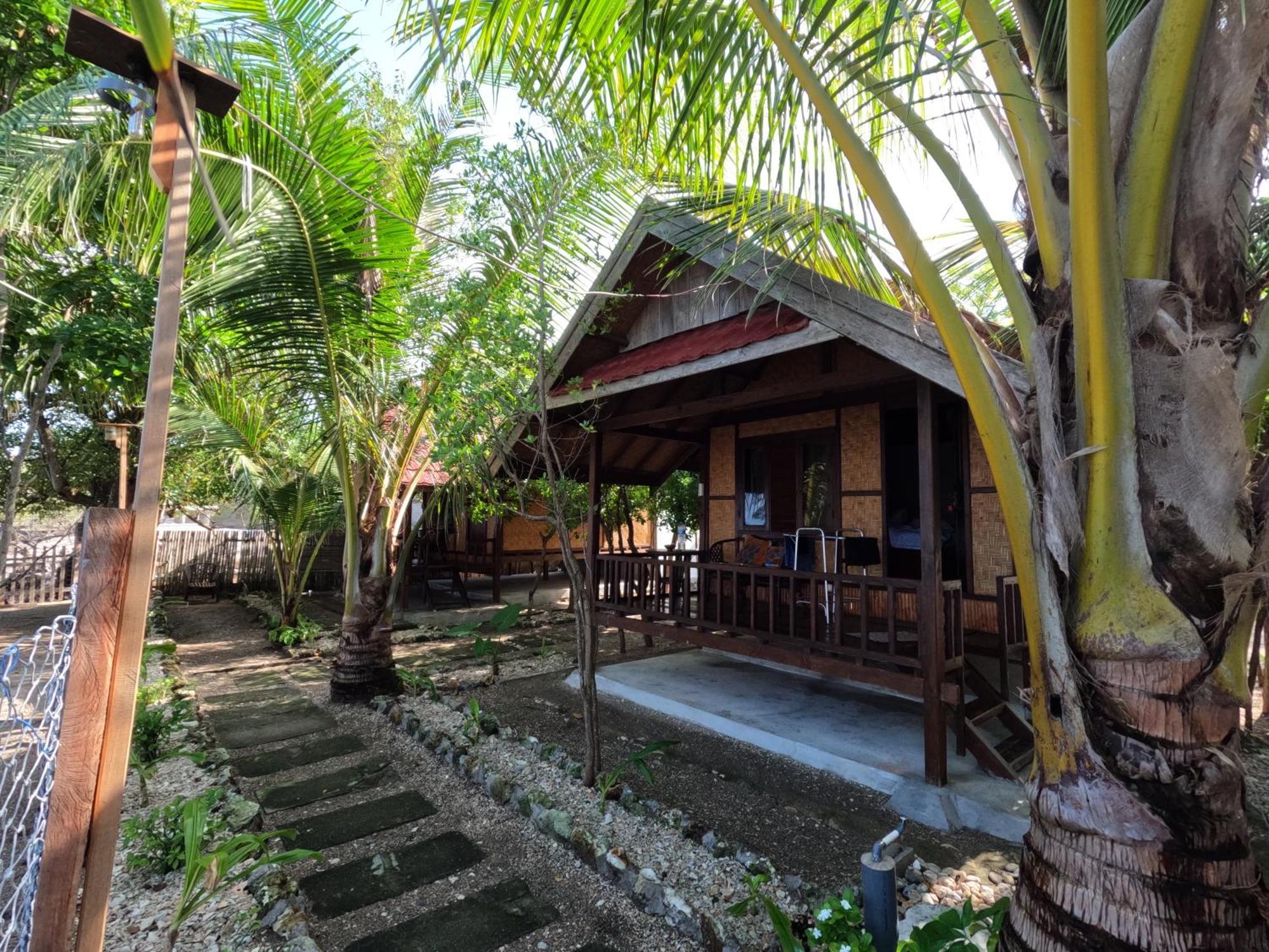Maryan Moyo Bungalows & Resto Moyo Island Екстериор снимка