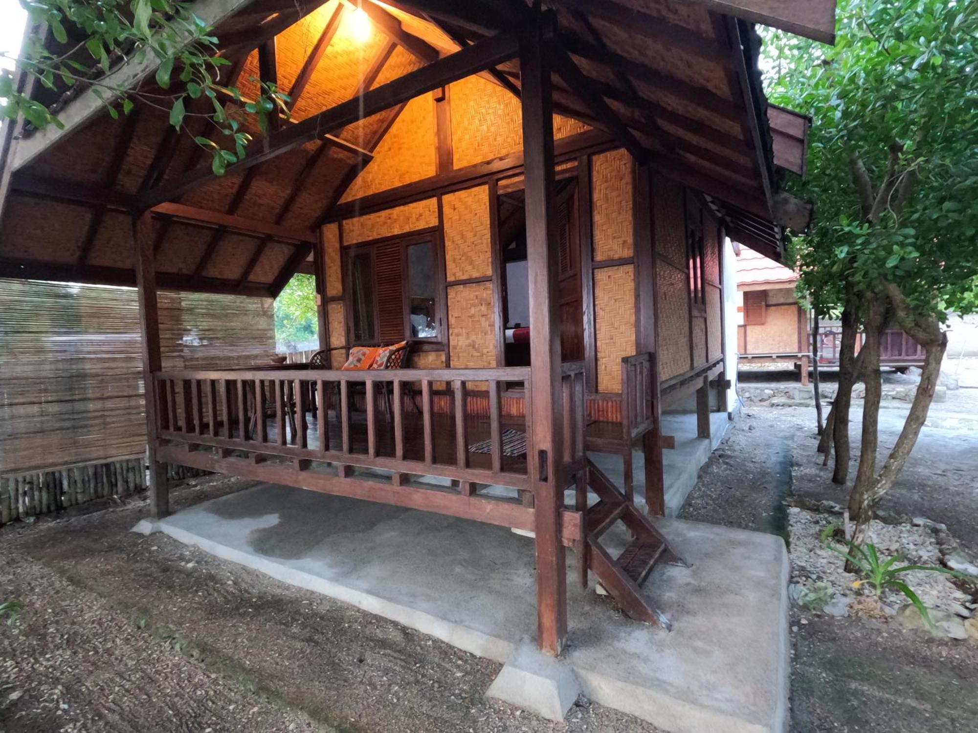 Maryan Moyo Bungalows & Resto Moyo Island Екстериор снимка