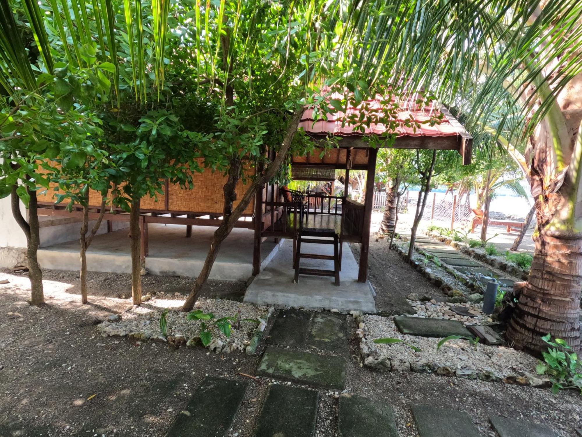 Maryan Moyo Bungalows & Resto Moyo Island Екстериор снимка