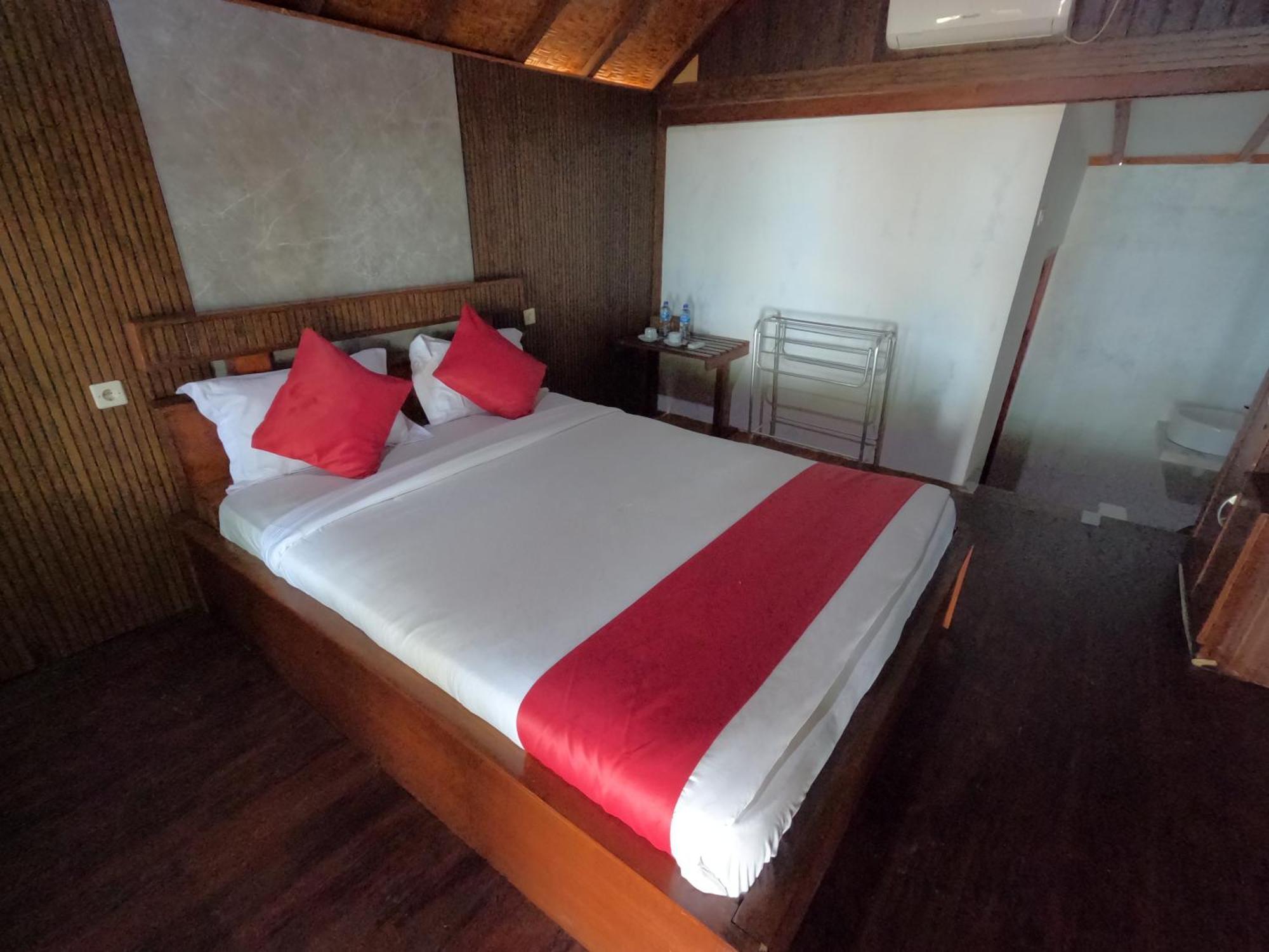 Maryan Moyo Bungalows & Resto Moyo Island Екстериор снимка