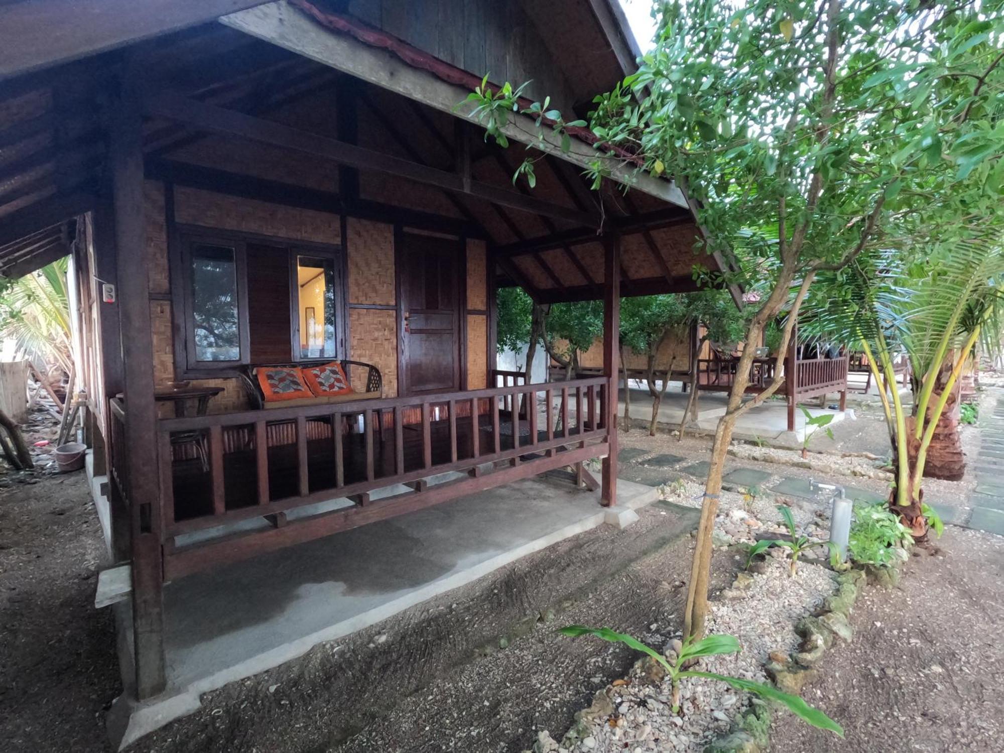 Maryan Moyo Bungalows & Resto Moyo Island Екстериор снимка
