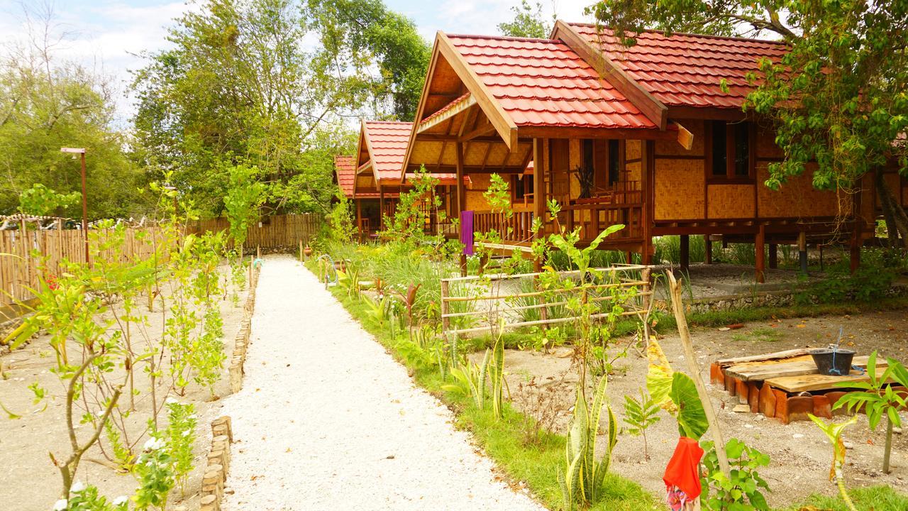 Maryan Moyo Bungalows & Resto Moyo Island Екстериор снимка