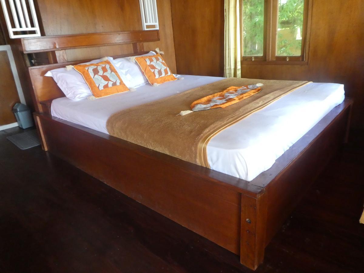Maryan Moyo Bungalows & Resto Moyo Island Стая снимка