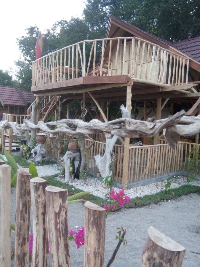 Maryan Moyo Bungalows & Resto Moyo Island Екстериор снимка