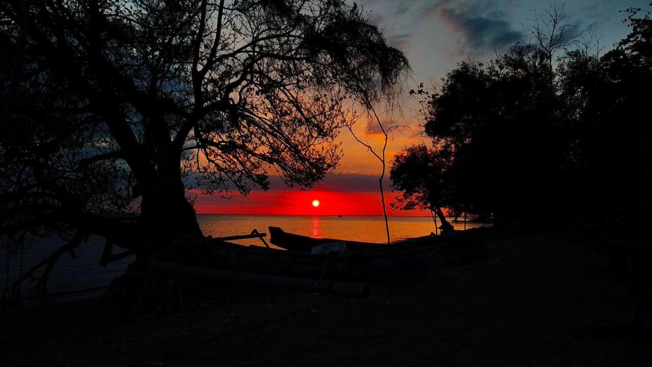 Maryan Moyo Bungalows & Resto Moyo Island Екстериор снимка