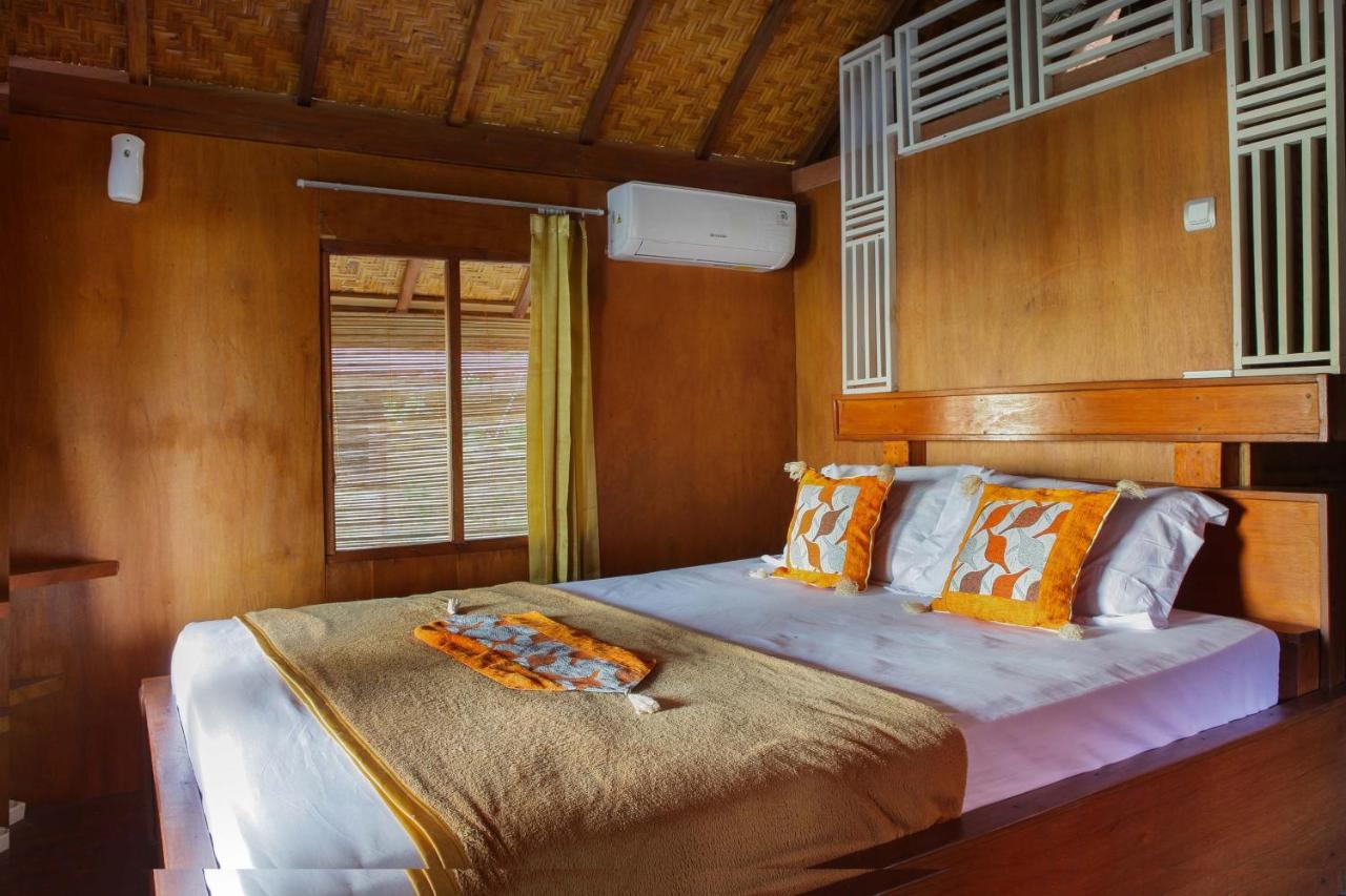 Maryan Moyo Bungalows & Resto Moyo Island Екстериор снимка