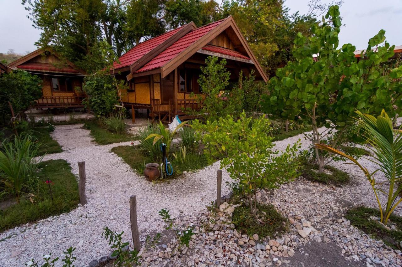 Maryan Moyo Bungalows & Resto Moyo Island Екстериор снимка